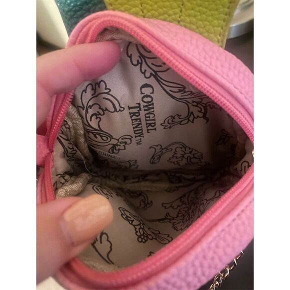 Cowgirl Trendy Pink Pineapple Crossbody Bag Gold Chain Strap - Picture 5 of 6